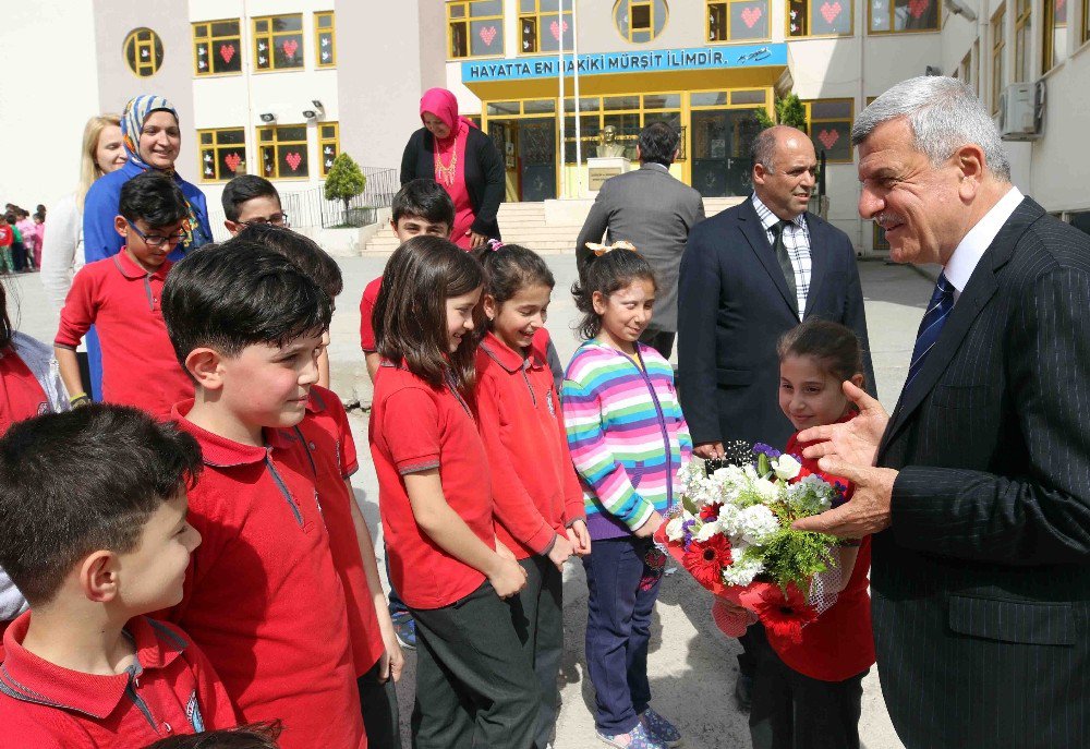 Başkan Karaosmanoğlu, Kent Genelindeki Okulları Ziyaret Etti