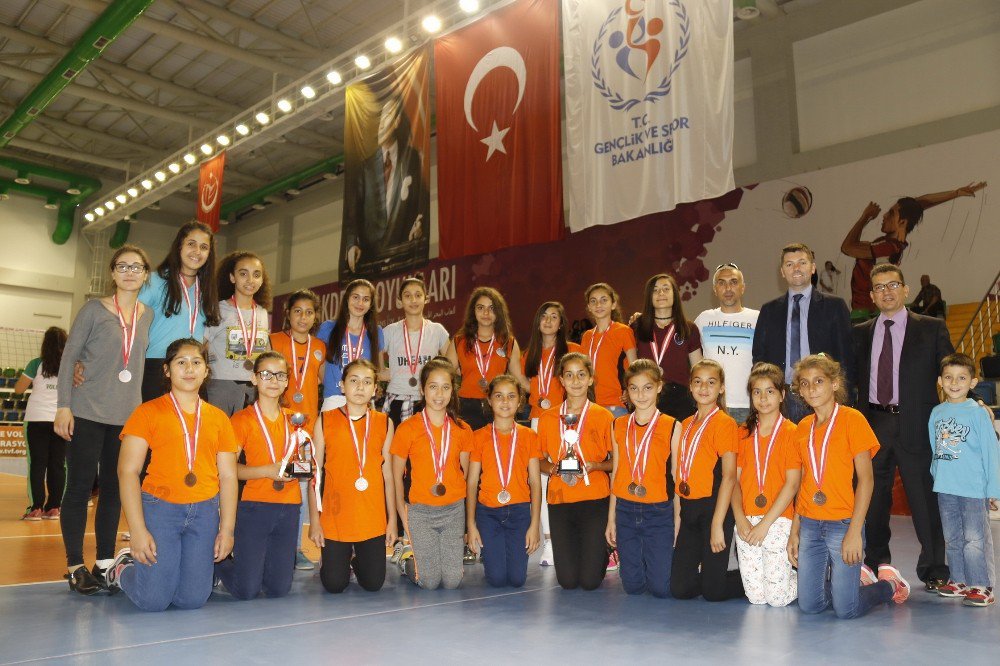 Akdeniz Belediyespor Voleybol Branşında İddialı