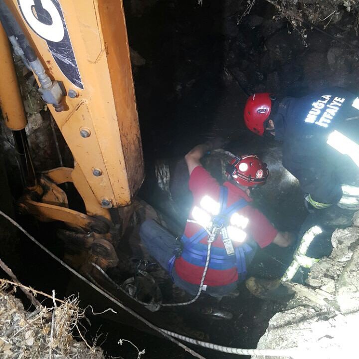 İtfaiye Ekipleri Kuyuya Düşen İnek İçin Seferber Oldular