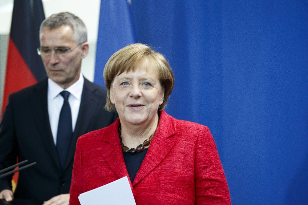 Stoltenberg, Merkel’le Görüştü