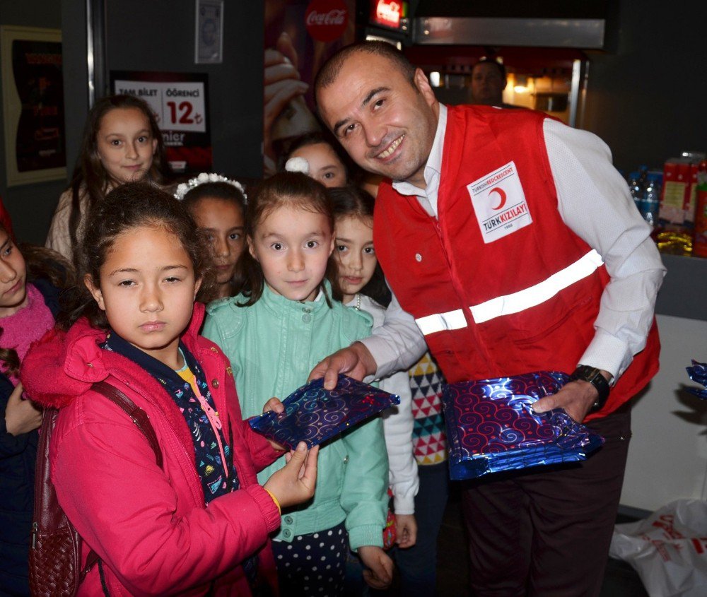 Hayatlarında İlk Kez Sinemaya Gittiler