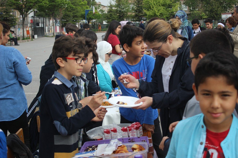 Refika Küçükçalık Ortaokulu’nda ‘Tübitak Bilim Fuarı’ Açıldı