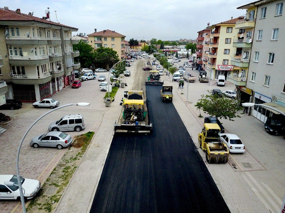 Büyükşehir Belediyesi 2.3 Kilometrelik Asfalt Çalışması Yaptı