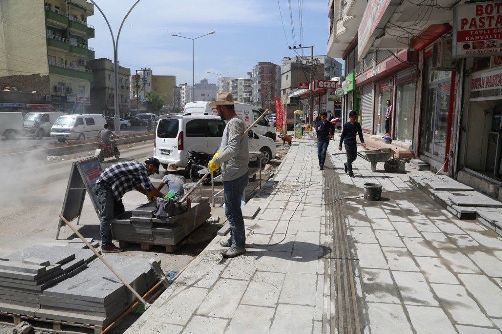 Cizre Belediyesi Kaldırım Yenileme Ve Genişletme Çalışması Başlattı