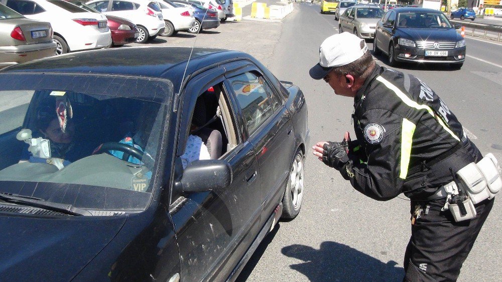 Polisten Hediyeli Trafik Uygulaması