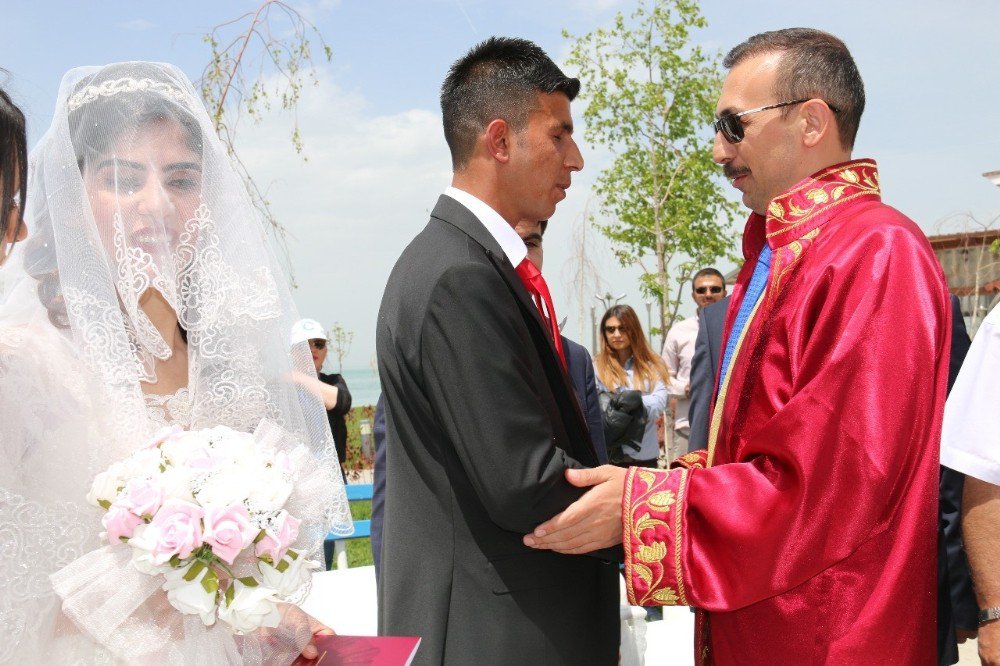 Özel İnsanlar Özel Günde Nikah Masasına Oturdu