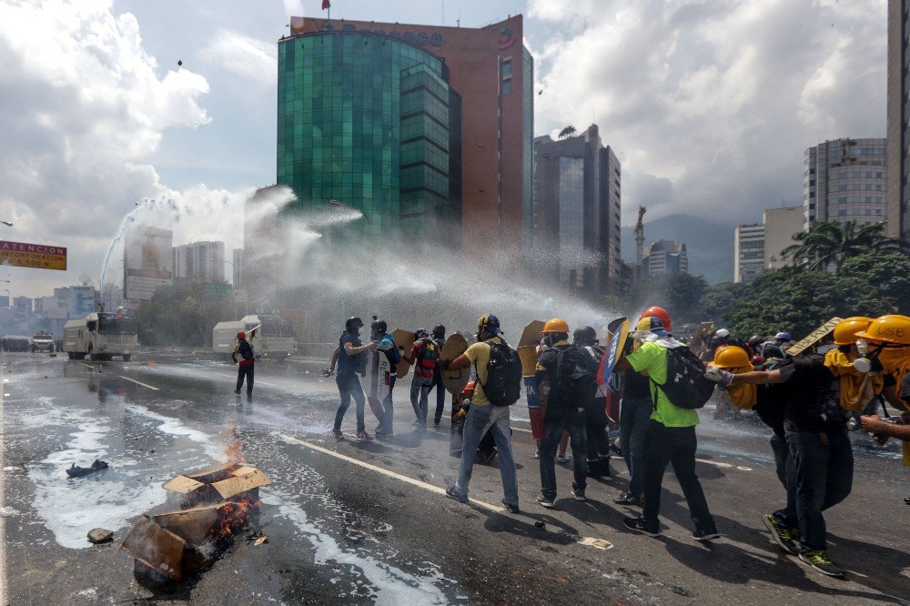 Venezuela’daki Hükümet Karşıtı Eylemlerde 1 Kişi Daha Öldü