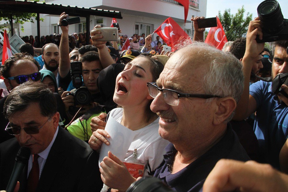 Şehit Uzman Onbaşıyı Son Yolculuğuna Binler Uğurladı