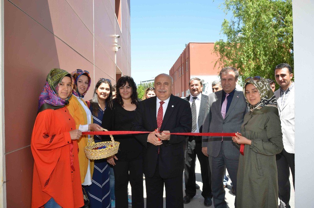 Giyim Üretim Teknolojisi Bölümü Öğrencilerinden Mezuniyet Sergisi