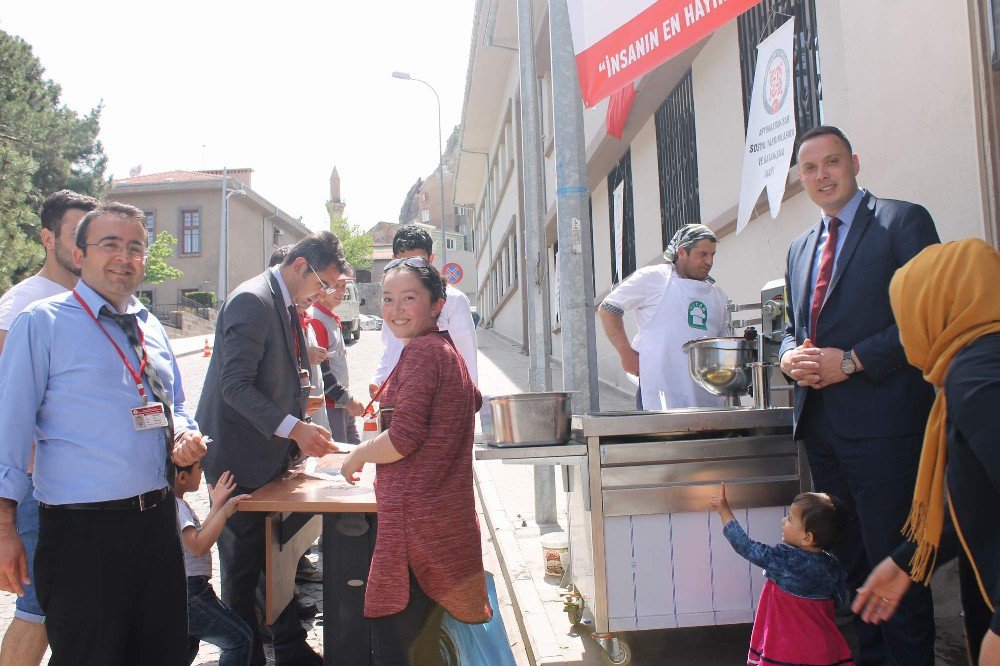 Sydv Vatandaşlara Lokma Dağıttı