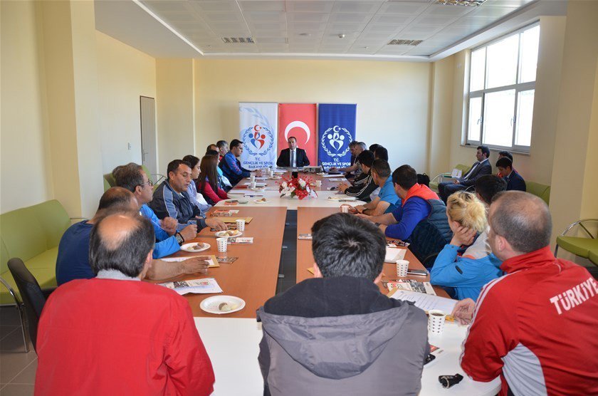 Anadolu Yıldızlar Ligi Badminton Türkiye Finali Teknik Toplantısı Gerçekleştirildi