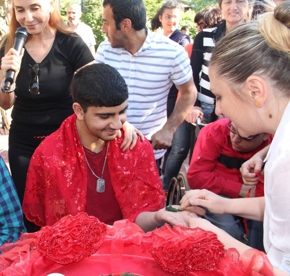 Engelli Gençler "Kınalı Kuzu" Oldu