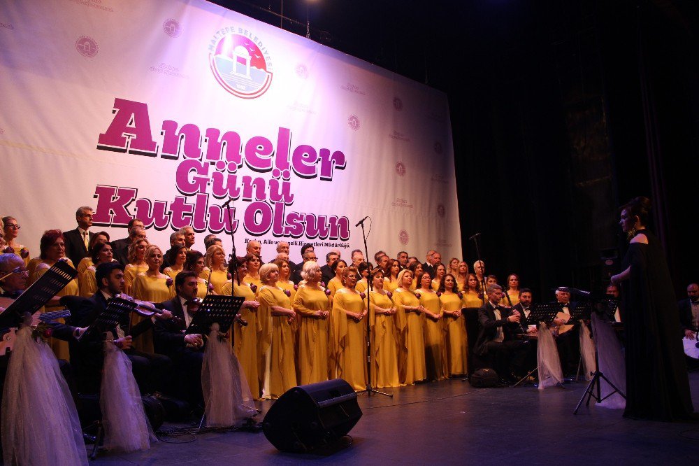 Anneler Günü Konserinde Türkan Şoray Sürprizi