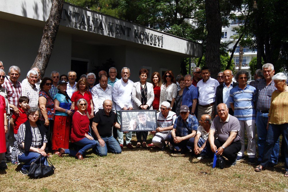 Evlerinde Öldürülen Çevreci Büyüknohutçu Çifti İçin Saygı Duruşu