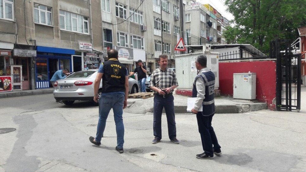 Bursa Polisi Okul Çevresindeki Şüpheli Şahıslara Göz Açtırmıyor