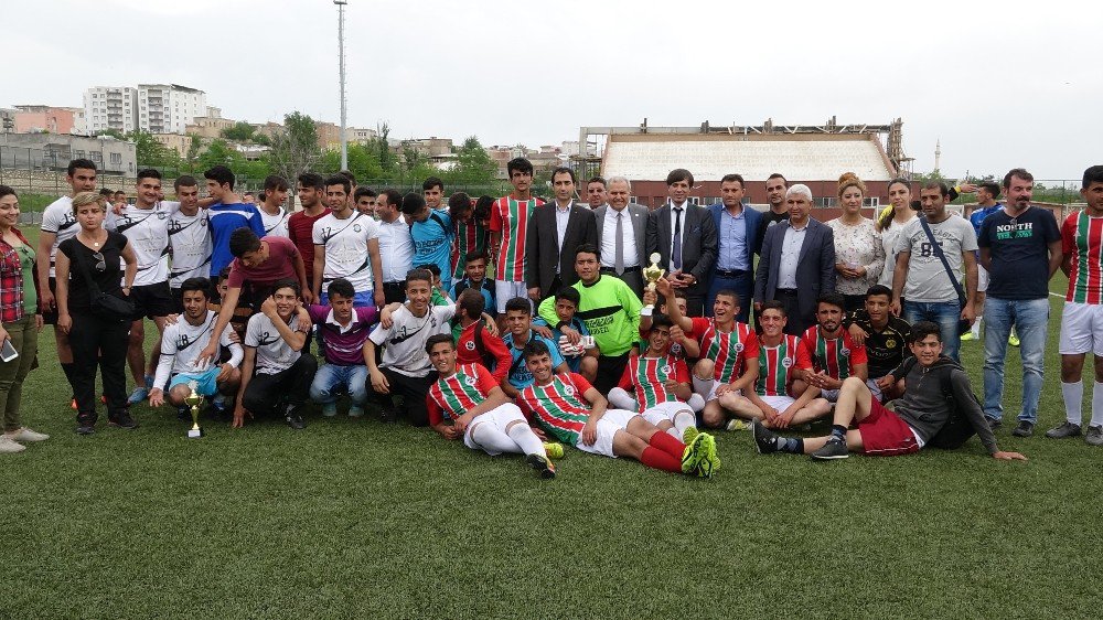 Silvan’da Liseler Arası Futbol Turnuvası Sona Erdi