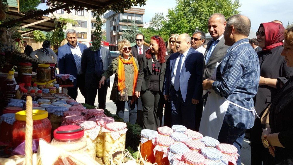 Vali Dağlı Ve Başkan Keleş Festival Alındaki Stantları Gezdi