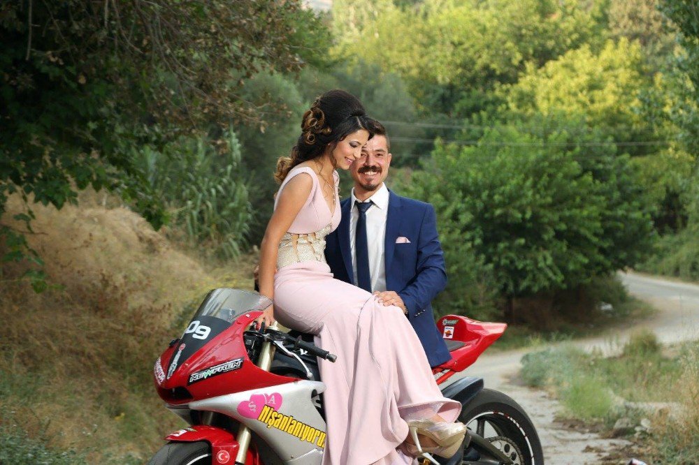 Damat Düğün Salonuna Tutkunu Olduğu Motosikletle Girdi