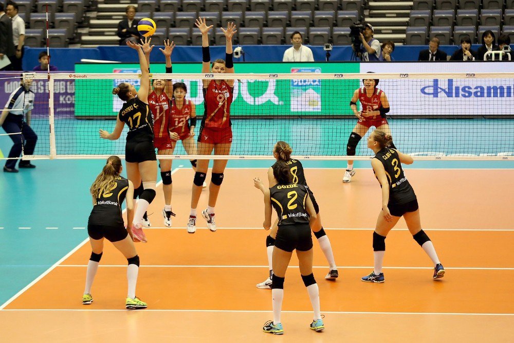 Vakıfbank Yenilgisiz Yarı Finalde