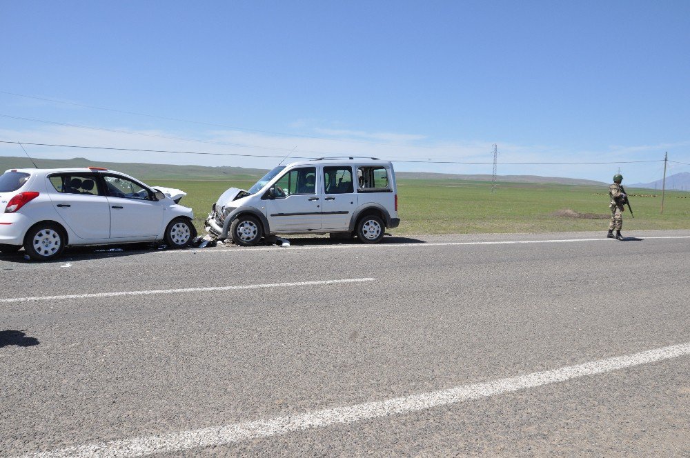 Bulanık’ta Trafik Kazası: 5 Yaralı