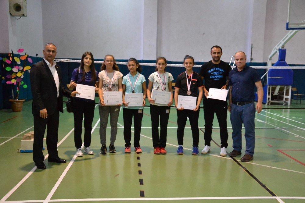 Okullararası Badminton Yıldızlar Kız Ve Erkek Grup Müsabakaları