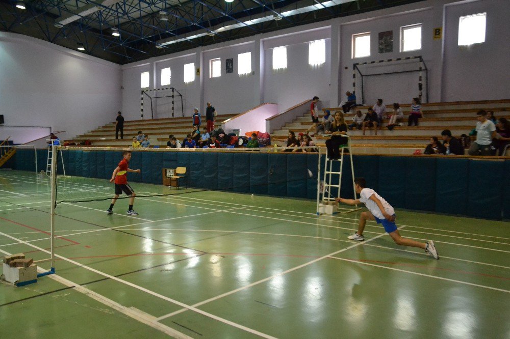 Okullararası Badminton Yıldızlar Kız Ve Erkek Grup Müsabakaları