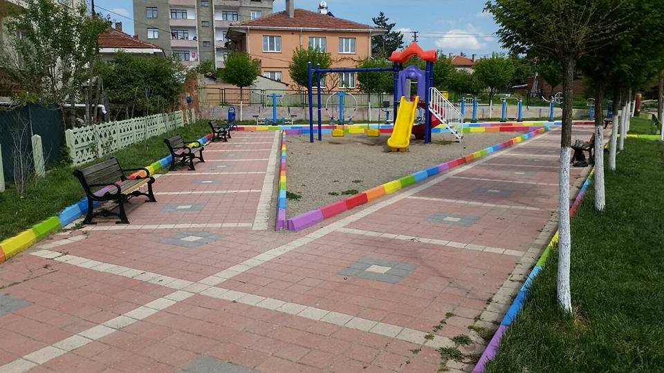 Pazaryeri’nde Çocuk Parkları Rengarenk Oluyor