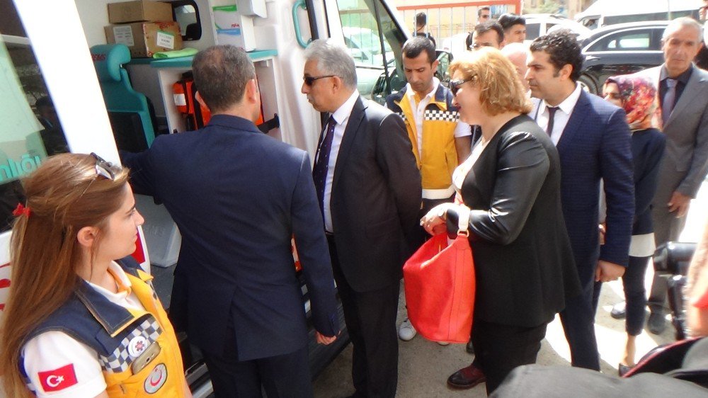 Hakkari’ye 3 Yeni Ambulans