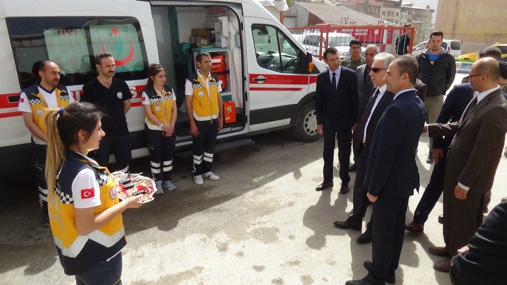 Hakkari’ye 3 Yeni Ambulans