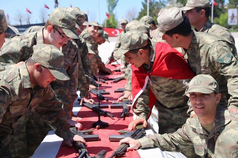 Kınalı Kuzular Bir Günlüğüne Asker Oldu