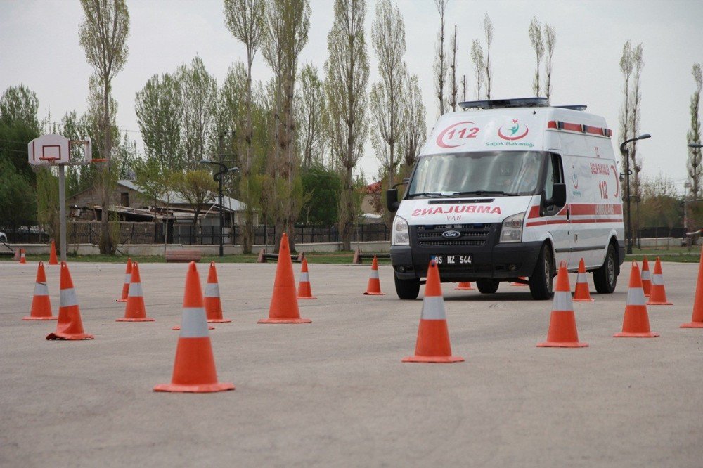 Van’da ‘Ambulans Sürüş Teknikleri’ Eğitimi