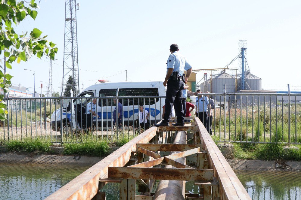 Sulama Kanalına Düşen Genci Suni Teneffüsle Kurtardı