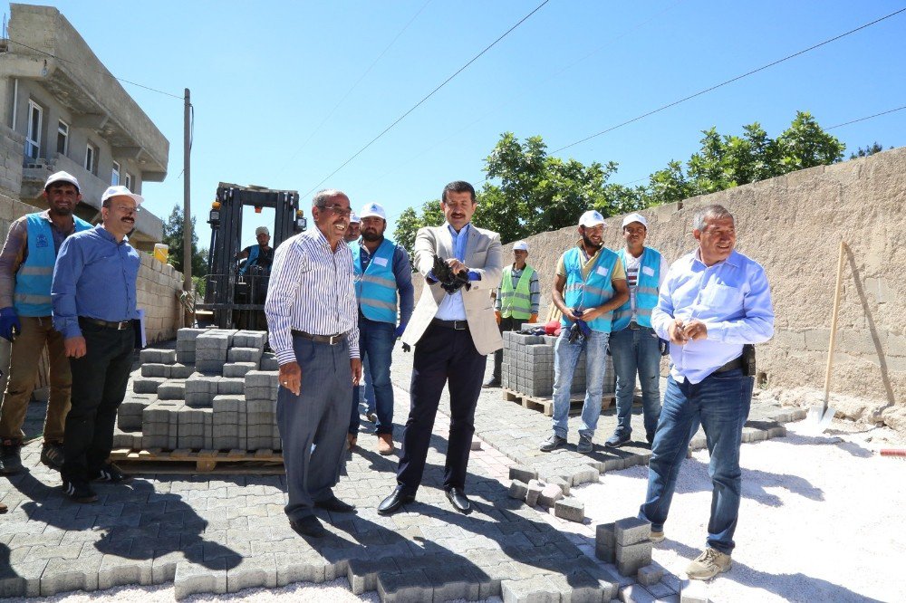 Ekinci, Kilitli Beton Parke Taşı Döşeme Çalışmalarını İnceledi