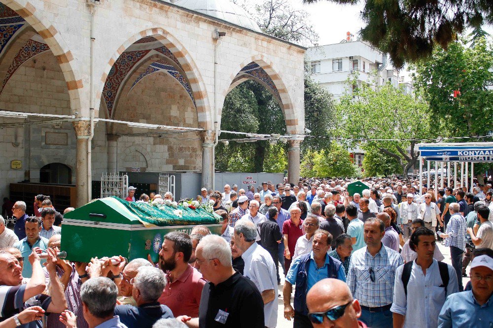 Çevreci Çiftin Cenaze Töreninde Kızlarından "Çevre Mücadeleleri Onları Hedef Haline Getirdi" İddiası