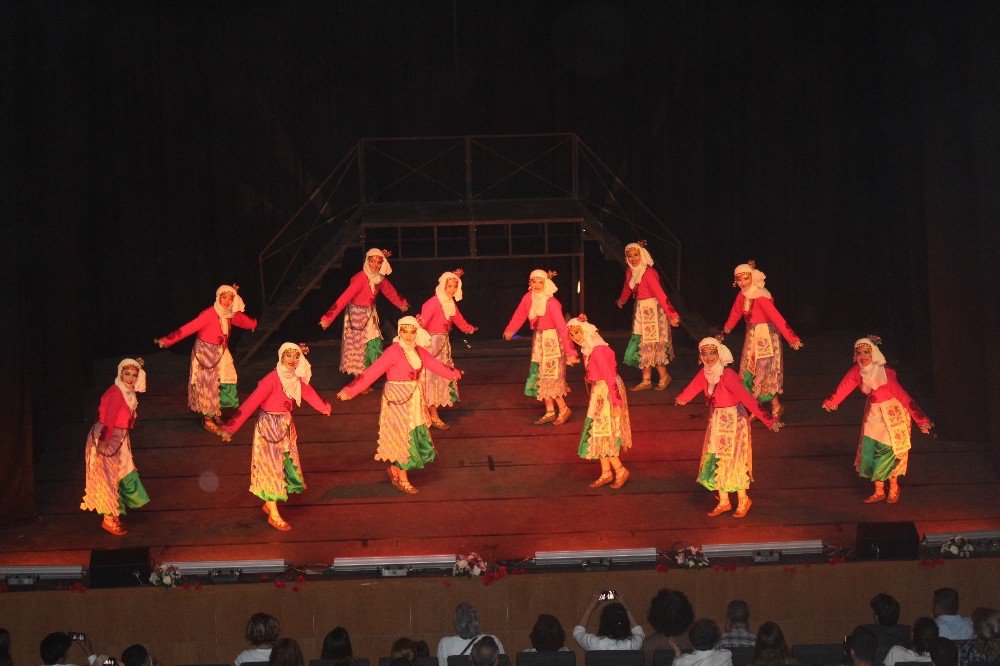 Üç Mehmet’in Dansı Ayakta Alkışlandı