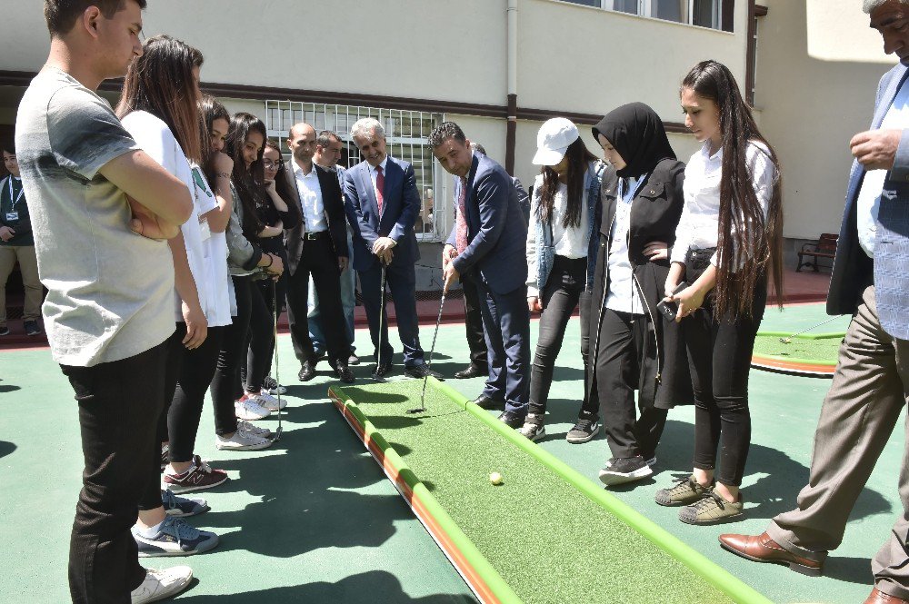 Atıl Alandan Mini Golf Sahası Yaptılar