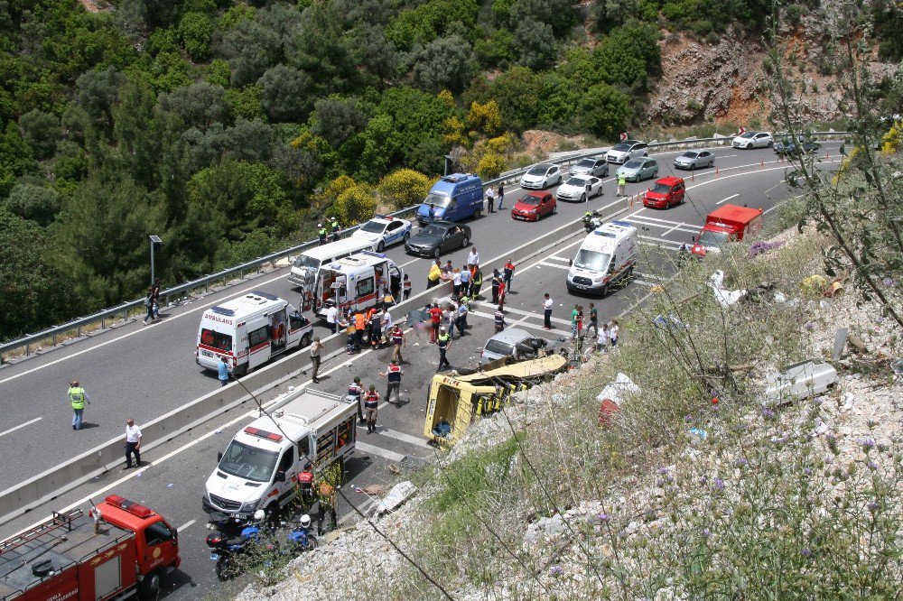 Muğla’da Yolcu Midibüsü Uçuruma Yuvarlandı: 20 Ölü, 11 Yaralı