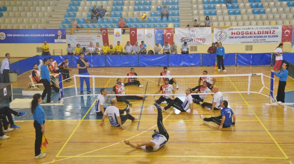 Adana’da Oturarak Voleybol Heyecanı