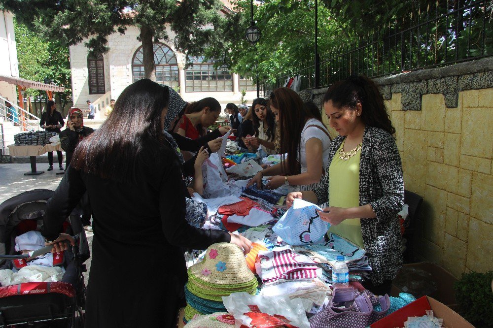 Yardımsever Polis Eşleri Kermeste Buluştu