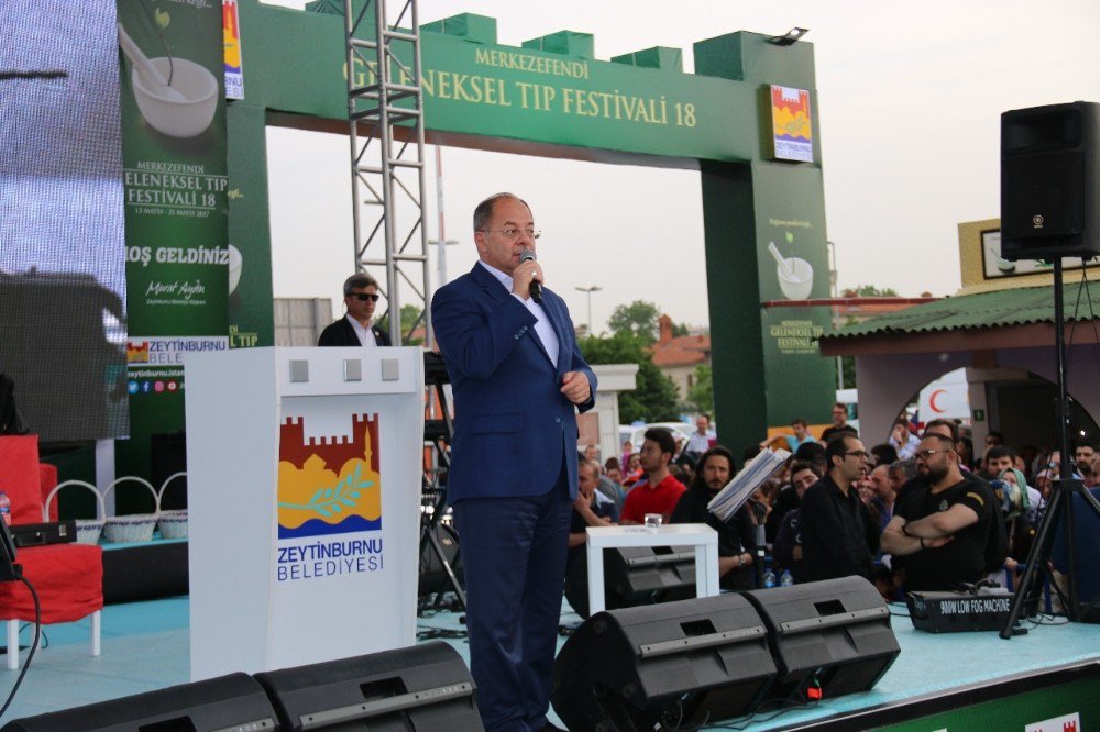 Bakan Akdağ, Merkezefendi Geleneksel Tıp Festivali’nde Mesir Macunu Dağıttı