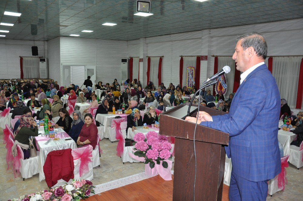 Simav’da Yılın Annelerine Ödül