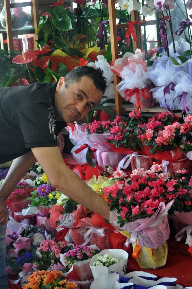 Anneler Günü’nde En Çok Kır Çiçekleri Tercih Ediliyor