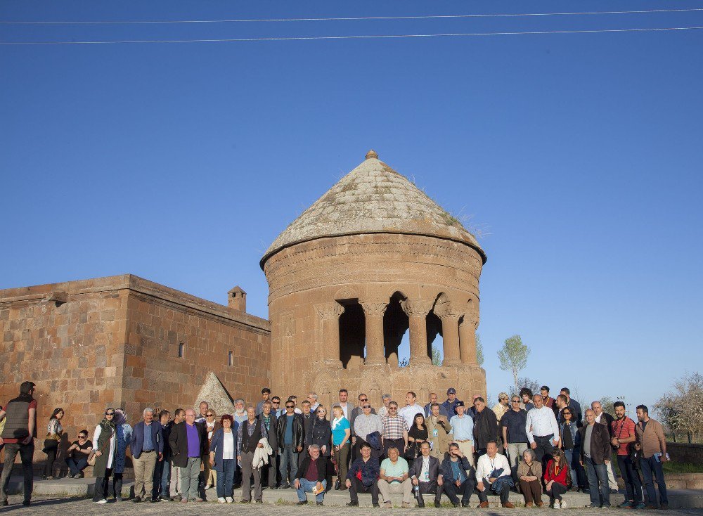 24 Ülkeden 108 Bilim Adamı Ahlat’ı Gezdi