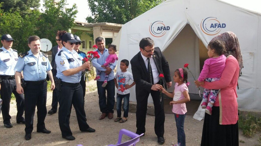 Emniyetten Depremzede Ailelere Anneler Günü Hediyesi