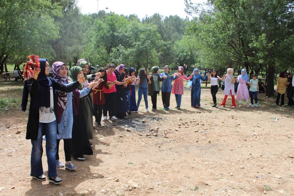 Öğrenciler İle Polisler Piknikte Buluştu