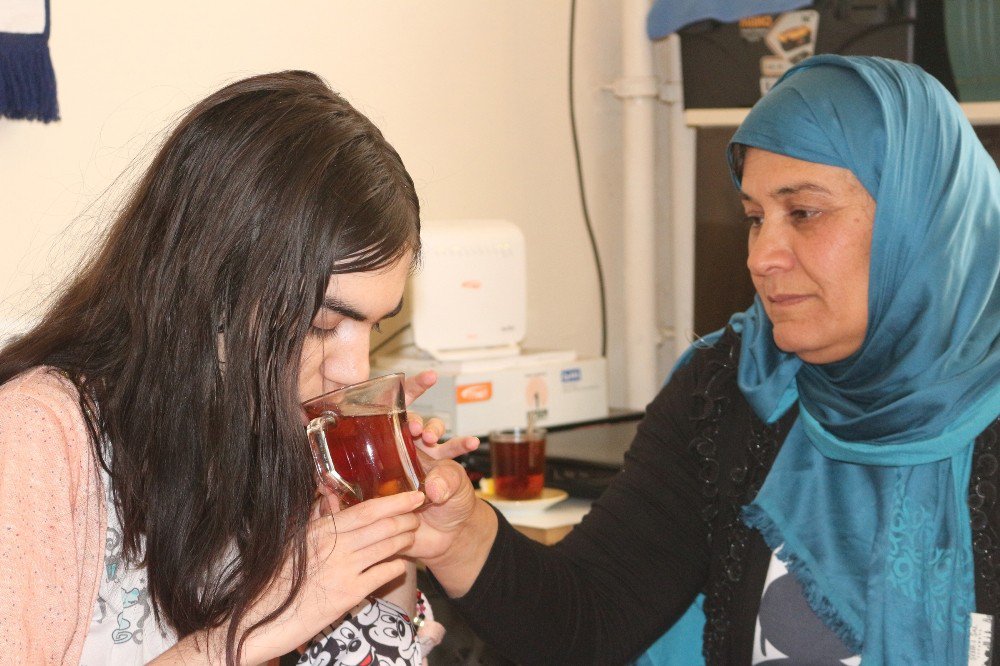 Ağrı’da Suriye’li Üvey Anne 3 Engelli Çocuğa Bakıyor