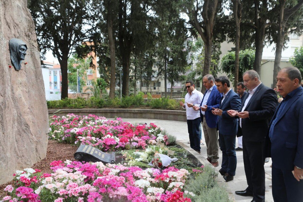 Ak Partili Delican, Anneler Günü’nü Zübeyde Ana’nın Huzurunda Kutladı