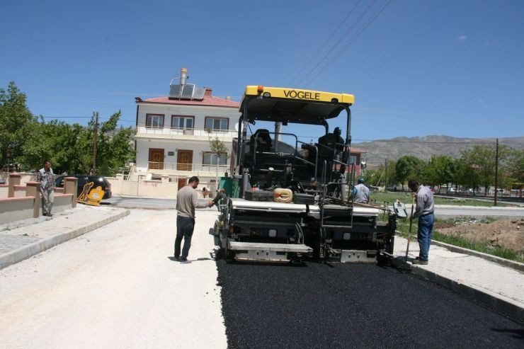 Asfalt Ve Kaldırım Yenileme Çalışmaları Devam Ediyor