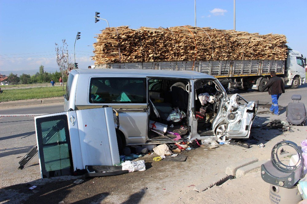 Eskişehir’de Feci Kaza: 2 Ölü, 7 Yaralı