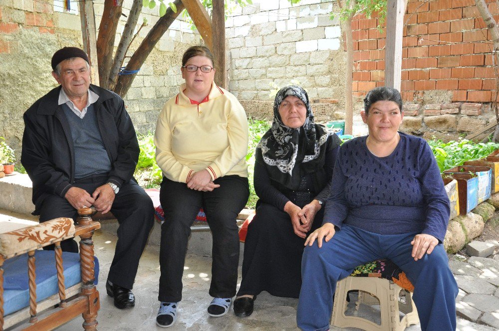 İkinci Kızının Da Down Sendromlu Olduğunu Öğrenince Yataklara Düştü Ama Vazgeçmedi